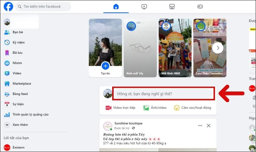 Mở Facebook và chọn Bạn đang nghĩ gì thế?