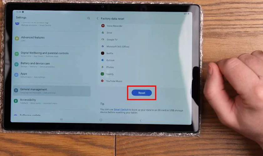 iếp tục xác nhận bằng cách nhấn Reset