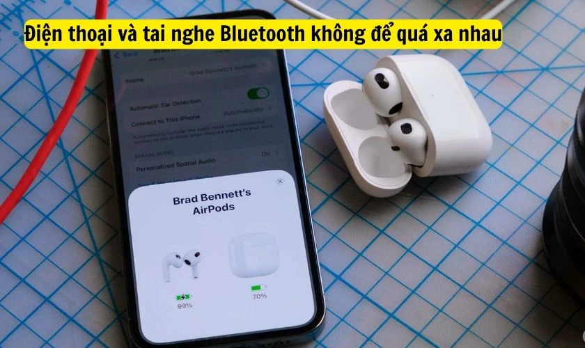 Điện thoại và tai nghe Bluetooth không để quá xa nhau