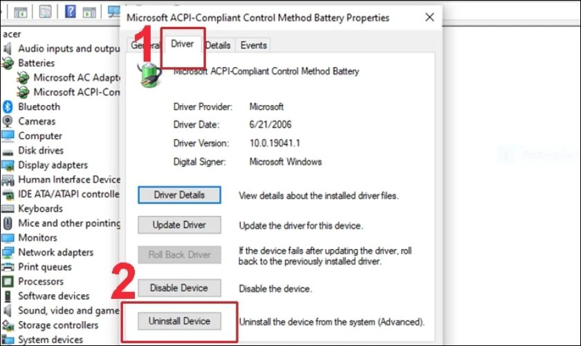 Kế đó, một hộp thoại mới hiện ra, bạn ấn vào tab Driver và chọn Uninstall Device