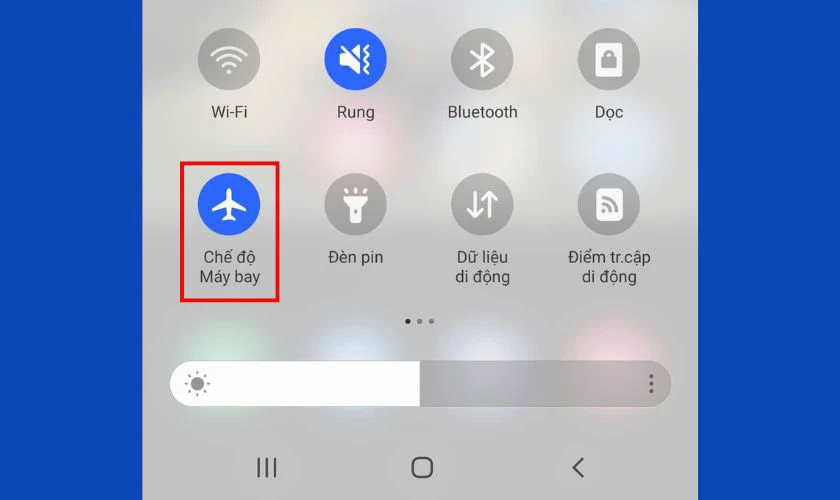 Bật chế độ máy bay trong khi sạc điện thoại Samsung