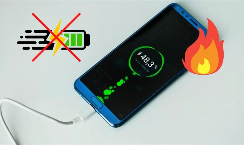 Nhiệt độ tăng cao đột ngột là dấu hiệu cần ngắt sạc nhanh