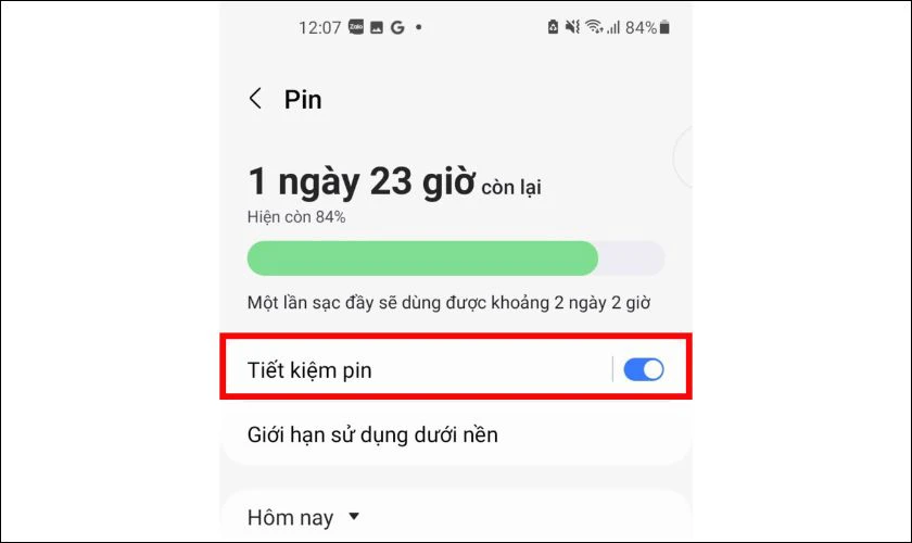Tại mục Tiết kiệm pin kéo nút gạt sang phải để kích hoạt tính năng