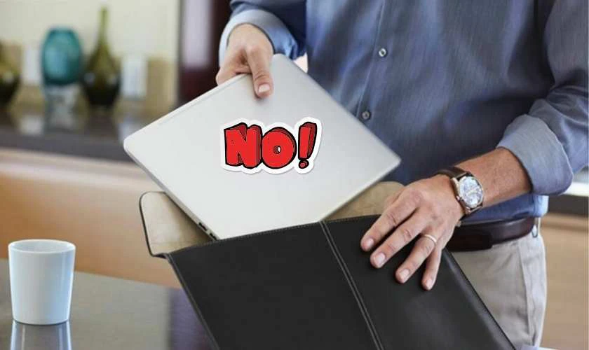 Hạn chế sử dụng laptop Dell khi đang di chuyển