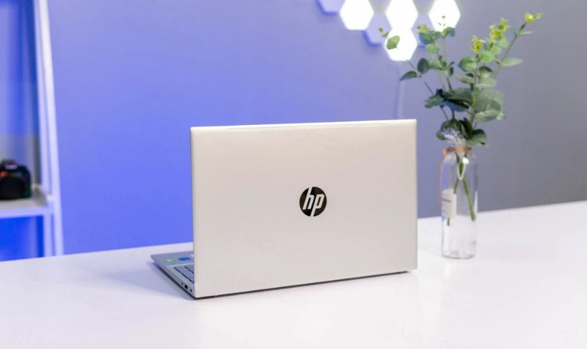 Đặt laptop HP ở vị trí thoáng mát