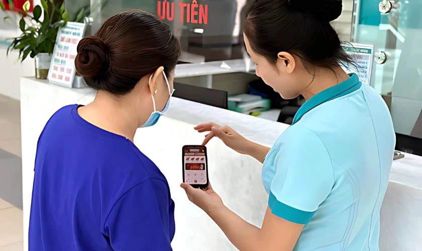 Sử dụng sổ sức khỏe điện tử trên VNeID có lợi ích gì