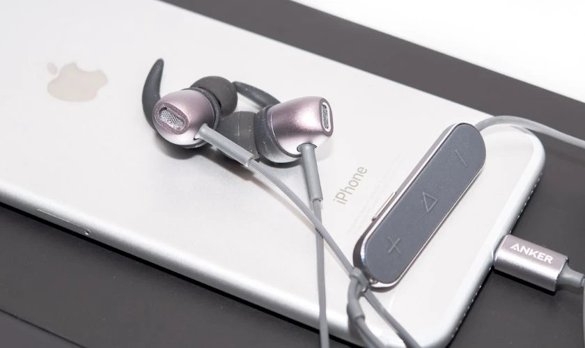 Cách kết nối tai nghe Anker SoundBuds Digital IE10 Lightning