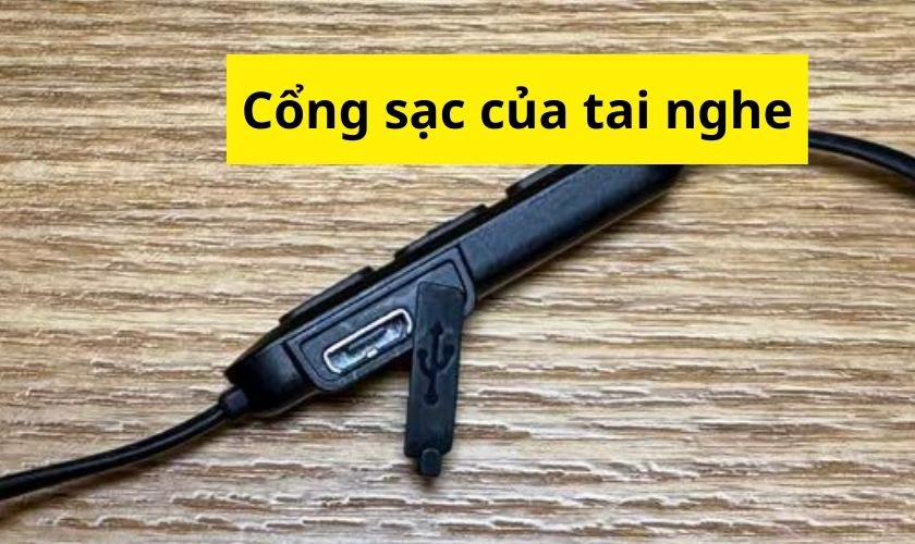 Cách sử dụng tai nghe Bluetooth có dây Anker SoundBuds Flow - Sạc pin