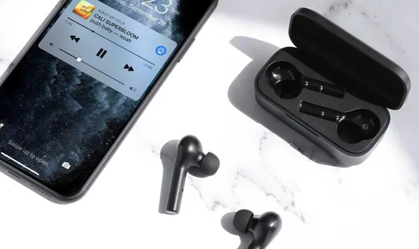 Khi ghép nối thành công, đèn LED trên tai nghe sẽ ngừng nhấp nháy