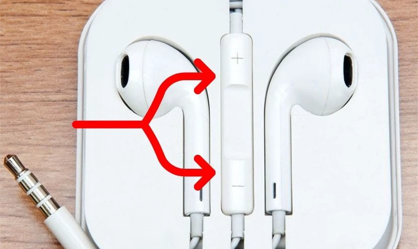 Cách tăng/giảm âm lượng trên tai nghe iPhone jack 3.5mm