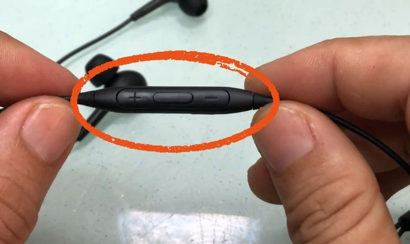 Cách sử dụng các chức năng chính trên tai nghe LG B&O PLAY V20