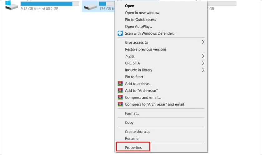 Chọn ổ đĩa muốn kiểm tra, sau đó nhấn chuột phải và chọn Properties