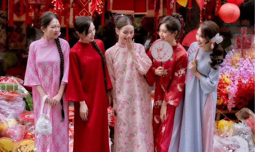 Mẫu Ảnh Tạo Dáng Chụp Ảnh Áo Dài Tết 2026 Bính Ngọ