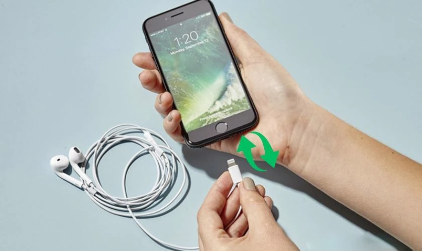 Kết nối lại tai nghe một lần nữa là cách tắt chế độ tai nghe trên iPhone đơn giản nhất