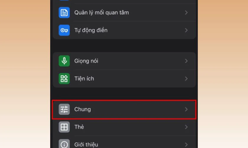 Cuộn từ từ xuống phía dưới cho đến khi thấy tùy chọn Chung