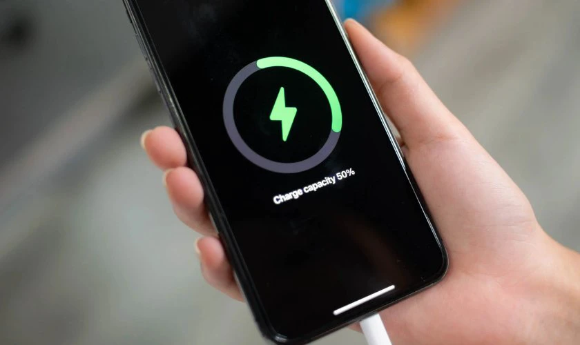 iPhone 11 bị tắt nguồn bật không lên