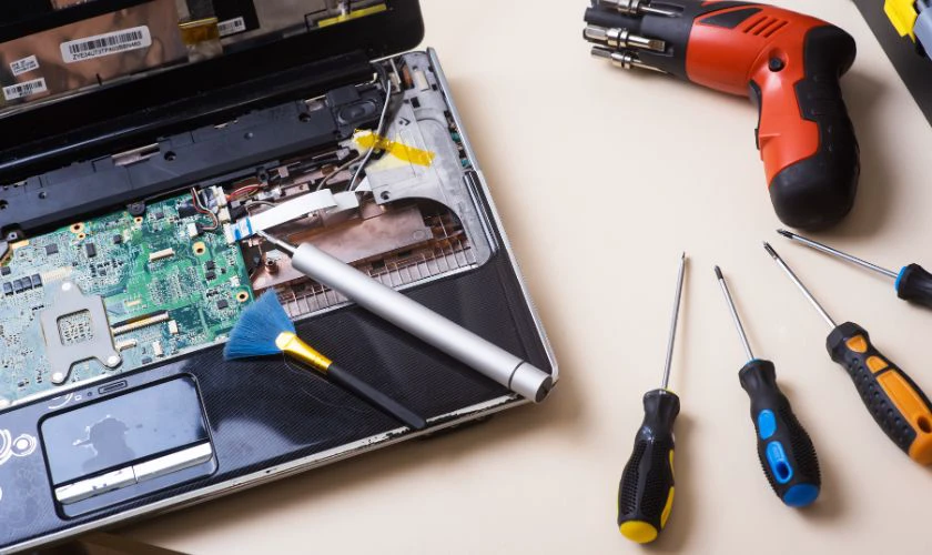 Cách tháo bàn phím Laptop Lenovo