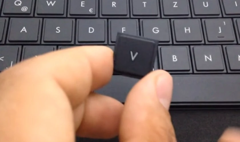 Lưu ý khi tháo nút bàn phím laptop Asus