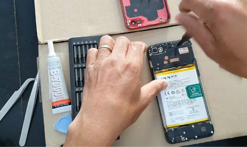 Cách thay màn hình điện thoại tại nhà đơn giản nhất