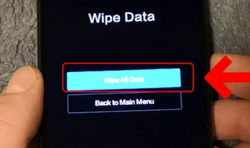 Tiếp tục dùng phím âm lượng và nút nguồn để chọn Wipe All Data