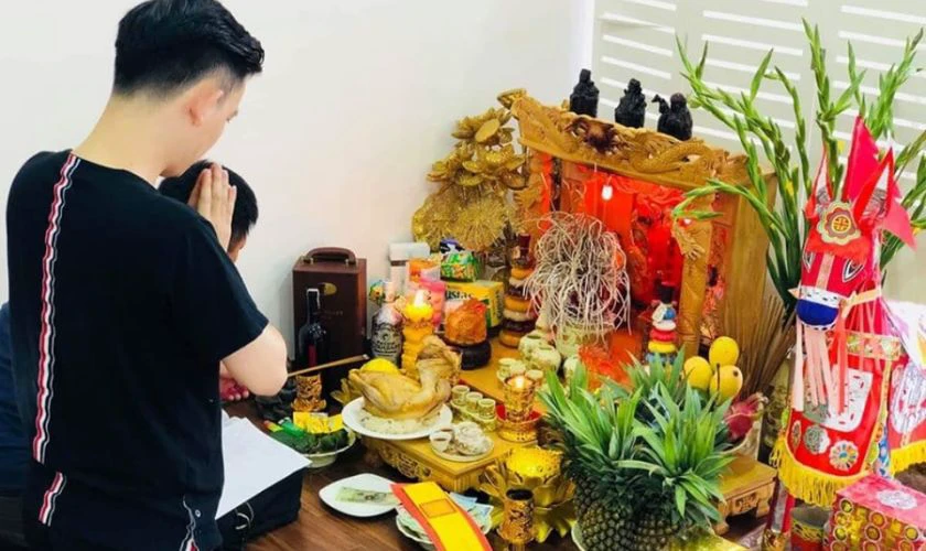 Văn khấn xin trang trí bàn thờ ông Địa, ông Thần Tài ngày Tết