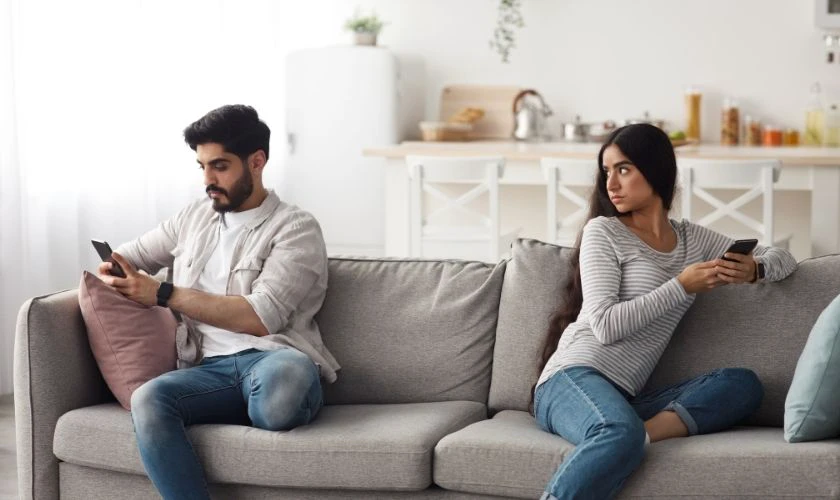 Giả vờ có “người thứ ba” troll người yêu