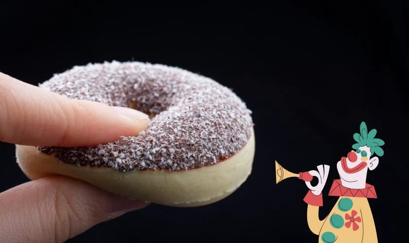 Troll bằng đồ ăn “giả” với bạn bè