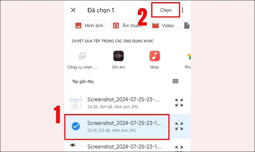 Tiếp theo, trong danh sách các tệp, hình ảnh, bạn nhấn vào một hay nhiều tệp