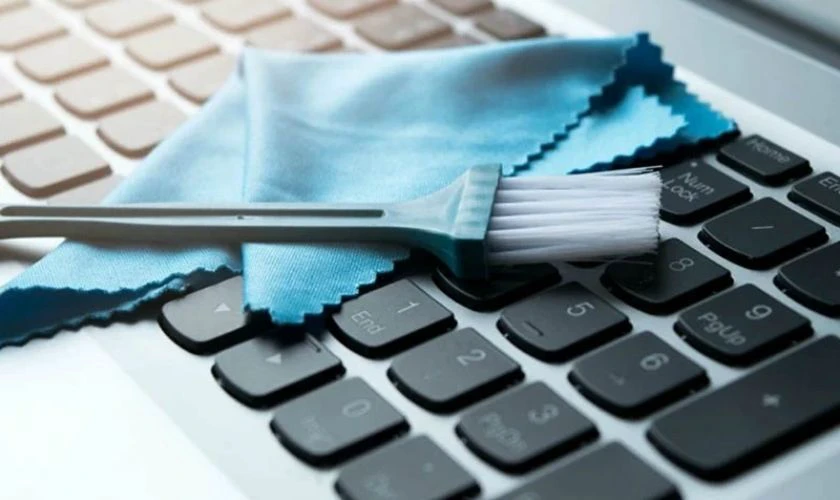 Cách vệ sinh loa laptop cần chuẩn bị gì?