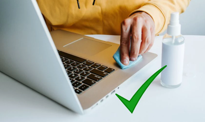 Cách vệ sinh MacBook cần chuẩn bị gì
