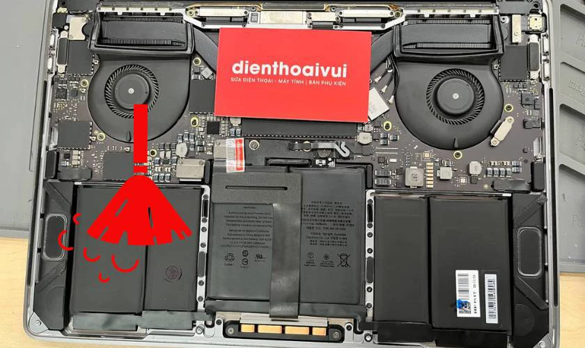 Lưu ý khi vệ sinh MacBook