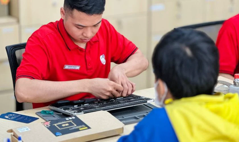 Cách vệ sinh MacBook bên trong an toàn