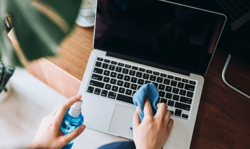 Cách bảo quản MacBook sau khi vệ sinh