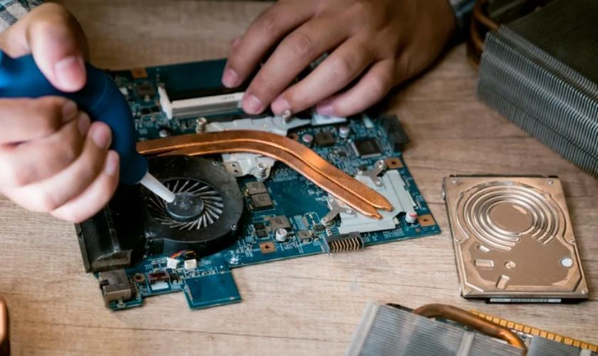 Cách vệ sinh quạt tản nhiệt laptop cần chuẩn bị gì?