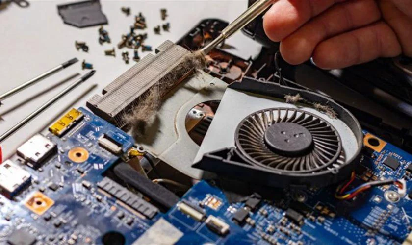 Có nên tự vệ sinh quạt tản nhiệt laptop tại nhà?