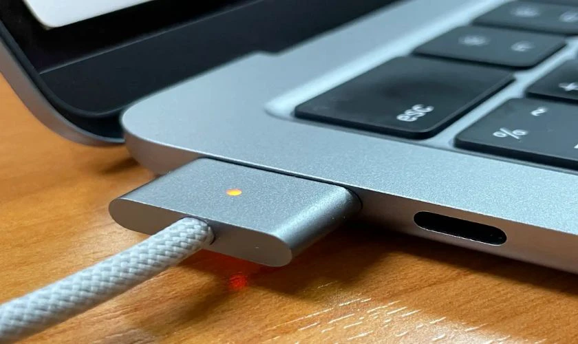 Cách xả pin MacBook đúng cách