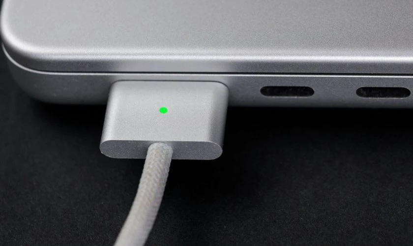 Có nên xả pin MacBook