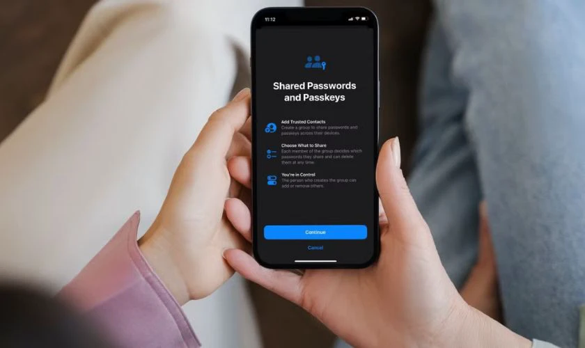 Cách tạo nhóm và chia sẻ mật khẩu đã lưu trên iOS 26