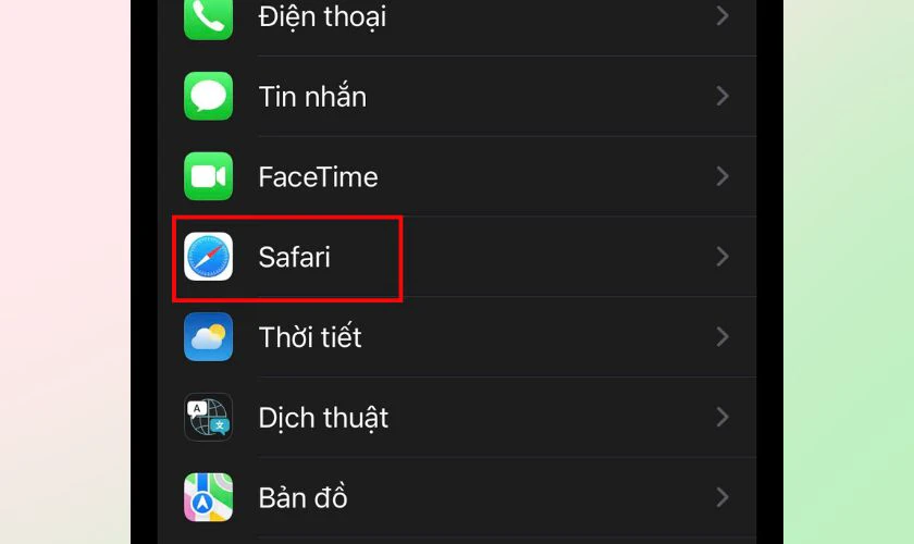 Cuộn xuống và chọn Safari