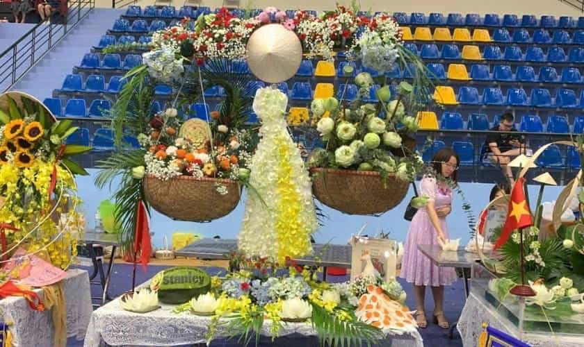 Mẫu cắm hoa 20/11 độc đáo, đẹp năm 2025