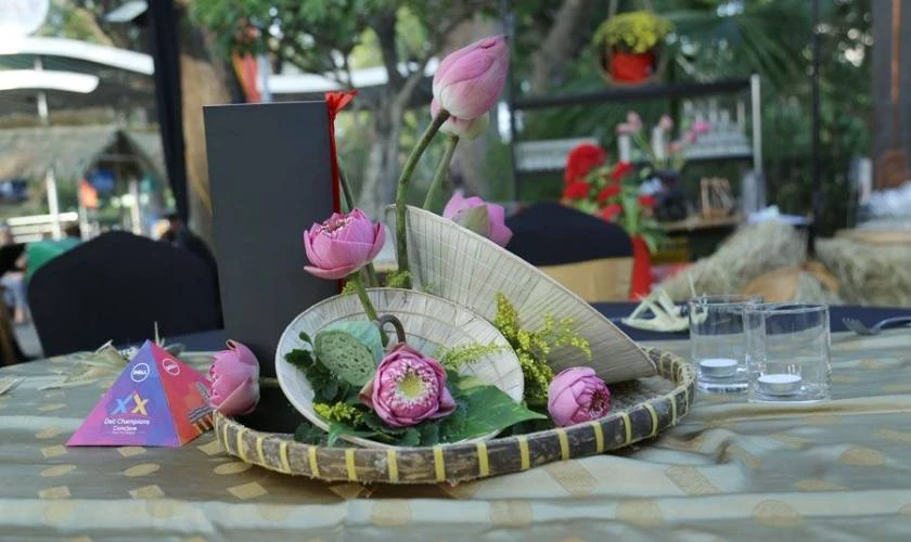 Mẫu hoa ngày Nhà giáo Việt Nam nón lá ấn tượng, thu hút