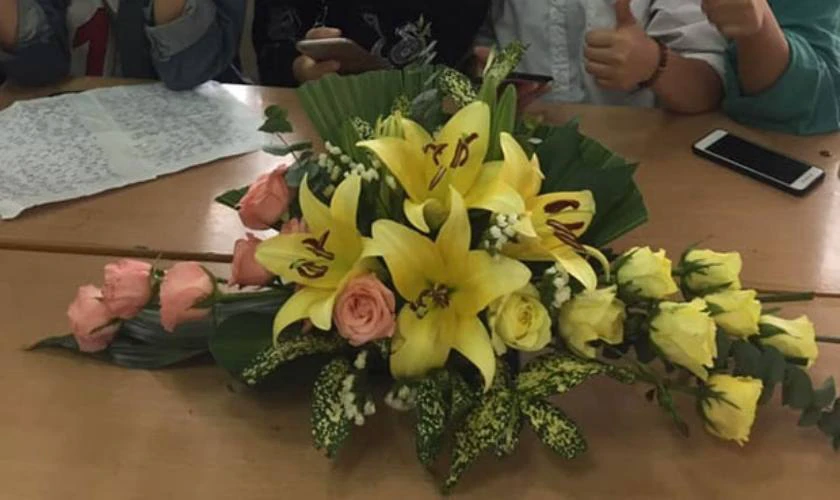 Mẫu cắm hoa 20/11 sang trọng, đẹp