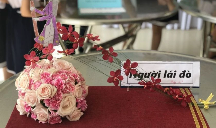 Mẫu cắm hoa 20/11 sang trọng, đẹp 2025