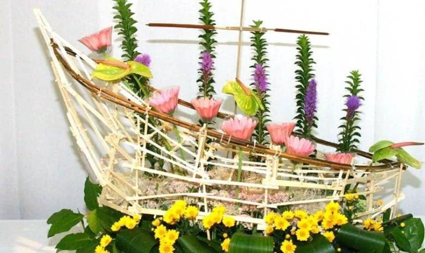 Cắm hoa trên thuyền 20/11 phổ biến