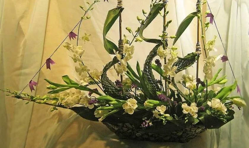 Cắm hoa trên thuyền 20/11 phổ biến, đẹp nhất 2025