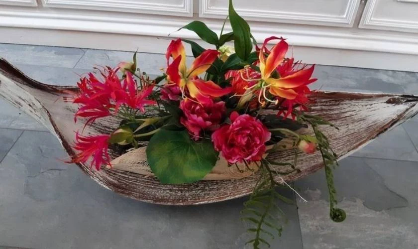 Cắm hoa chủ đề Tri ân người lái đò bắt mắt