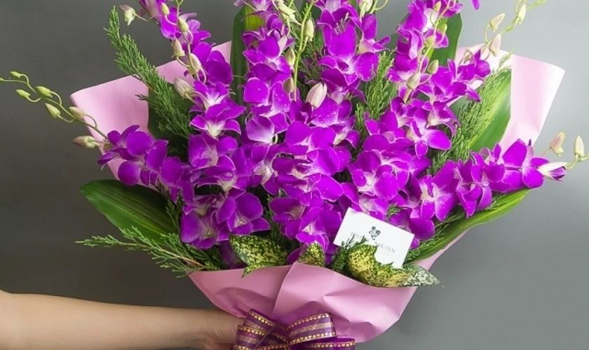 Ý tưởng cắm hoa lan đẹp mắt tặng thầy cô