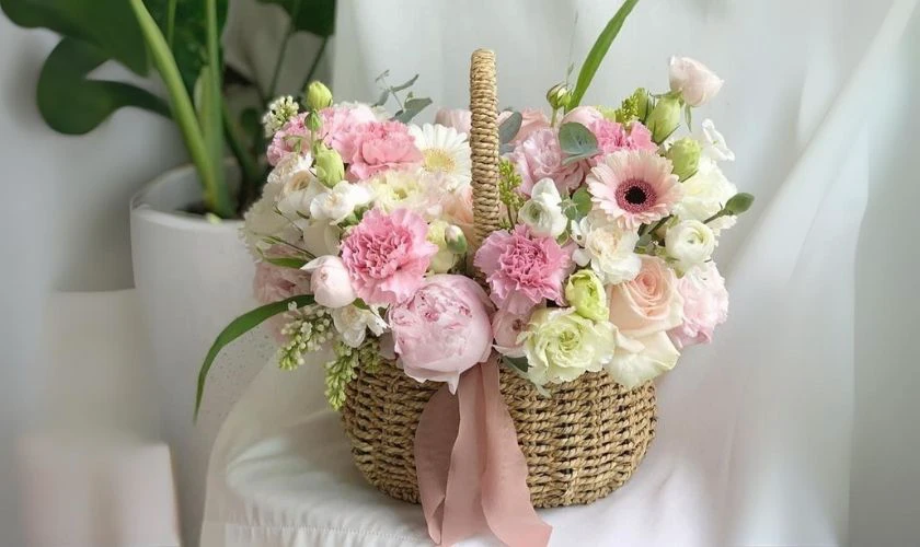 Ý tưởng cắm giỏ hoa dễ thương dự thi cắm hoa 20/11