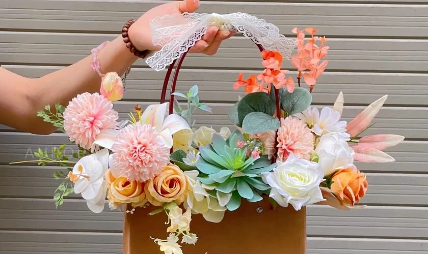 Ý tưởng cắm giỏ hoa đẹp tặng cô thầy thay lời tri ân