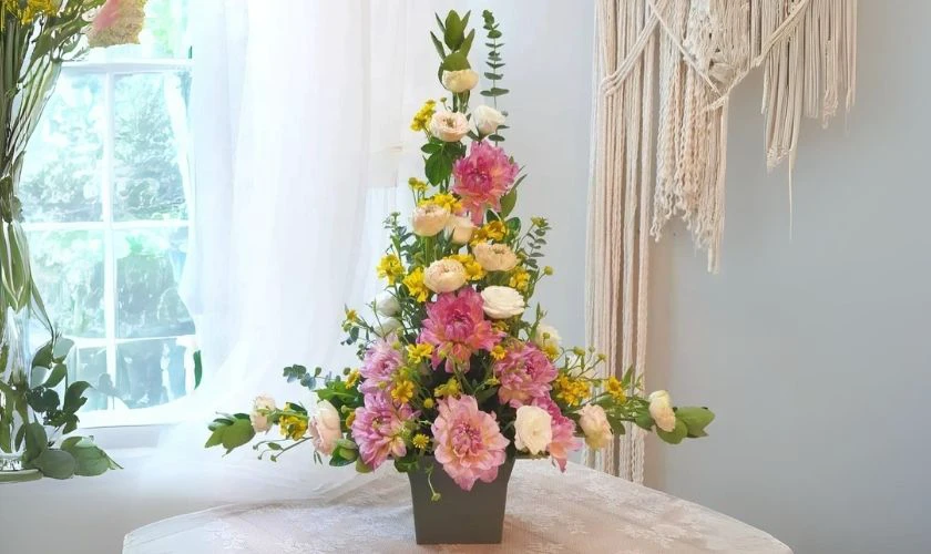 Ý tưởng tạo dáng hoa với bình cắm cổ thấp